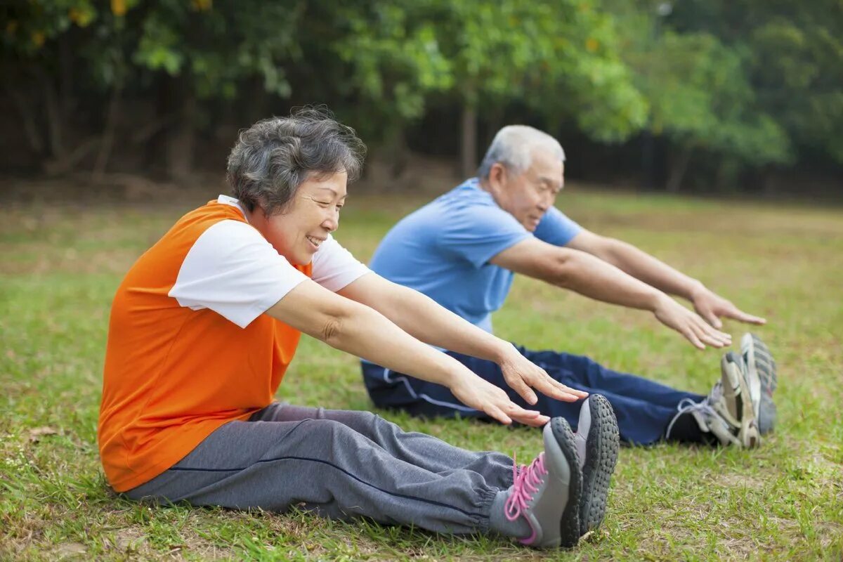 Летние инсульты. Физкультура для пожилых. Спортивные пожилые люди. Лечебная гимнастика для пожилых. Лечебная физкультура пенсионеров.