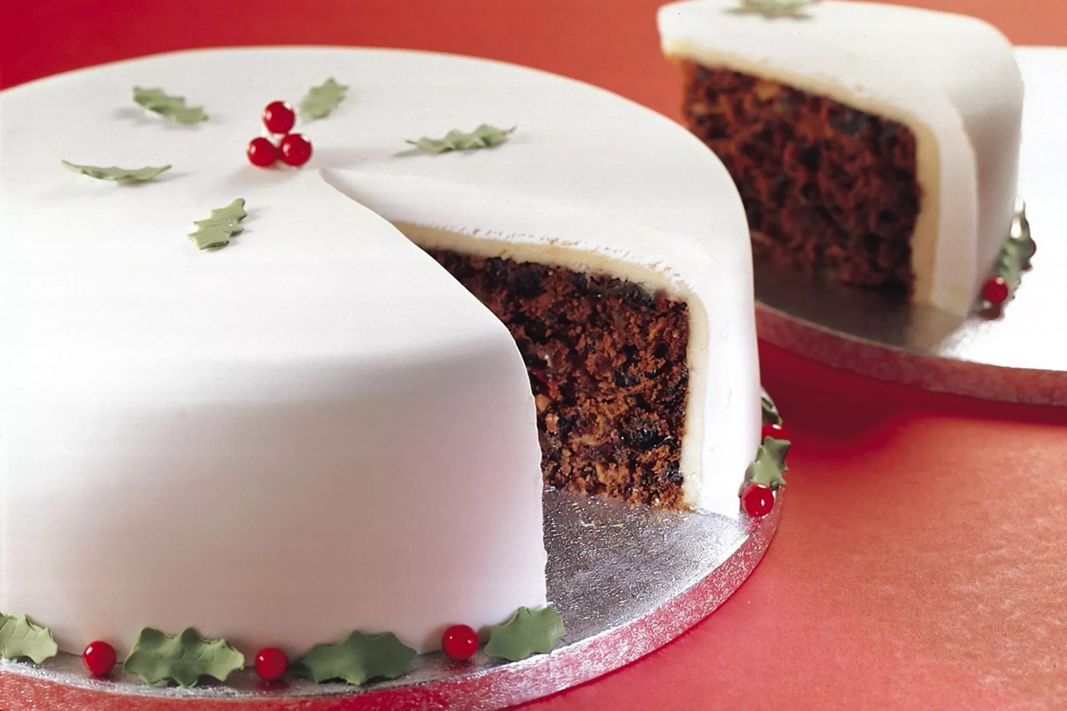 English cake. British Christmas Cake. Traditional Christmas Cake. Christmas Cake with Icing. English Christmas Cake.