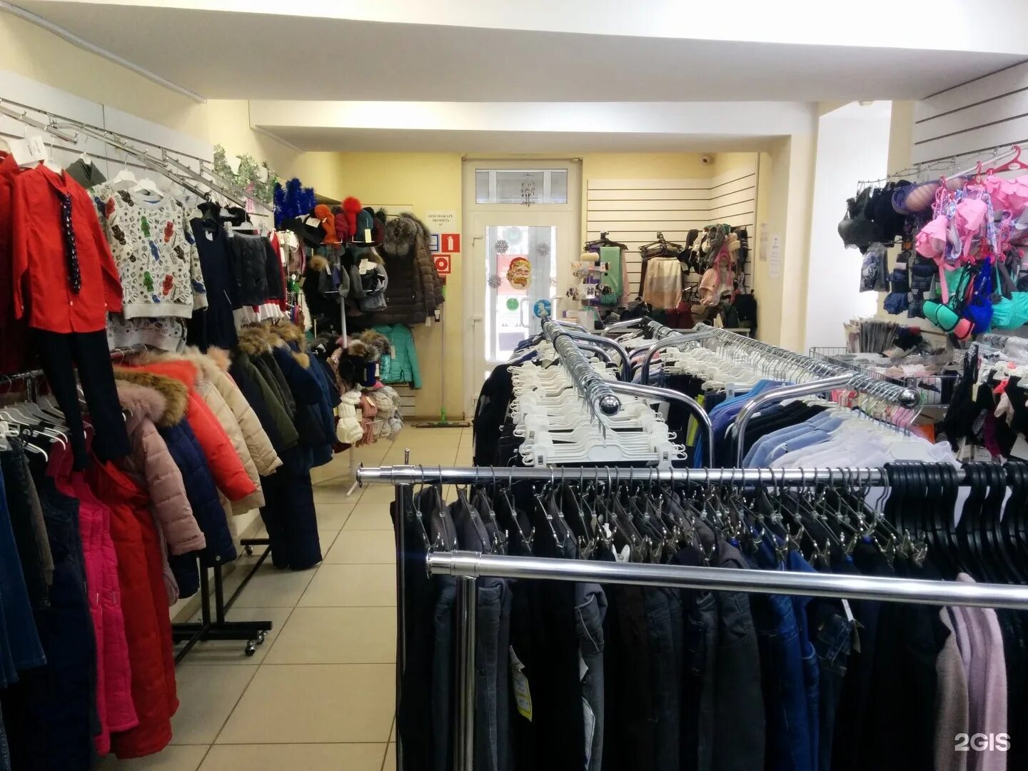 магазин одежды o'stin. гринн орел магазины мужских костюмов. одежда город орел. платья в орле магазины. открытие магазина одежды.