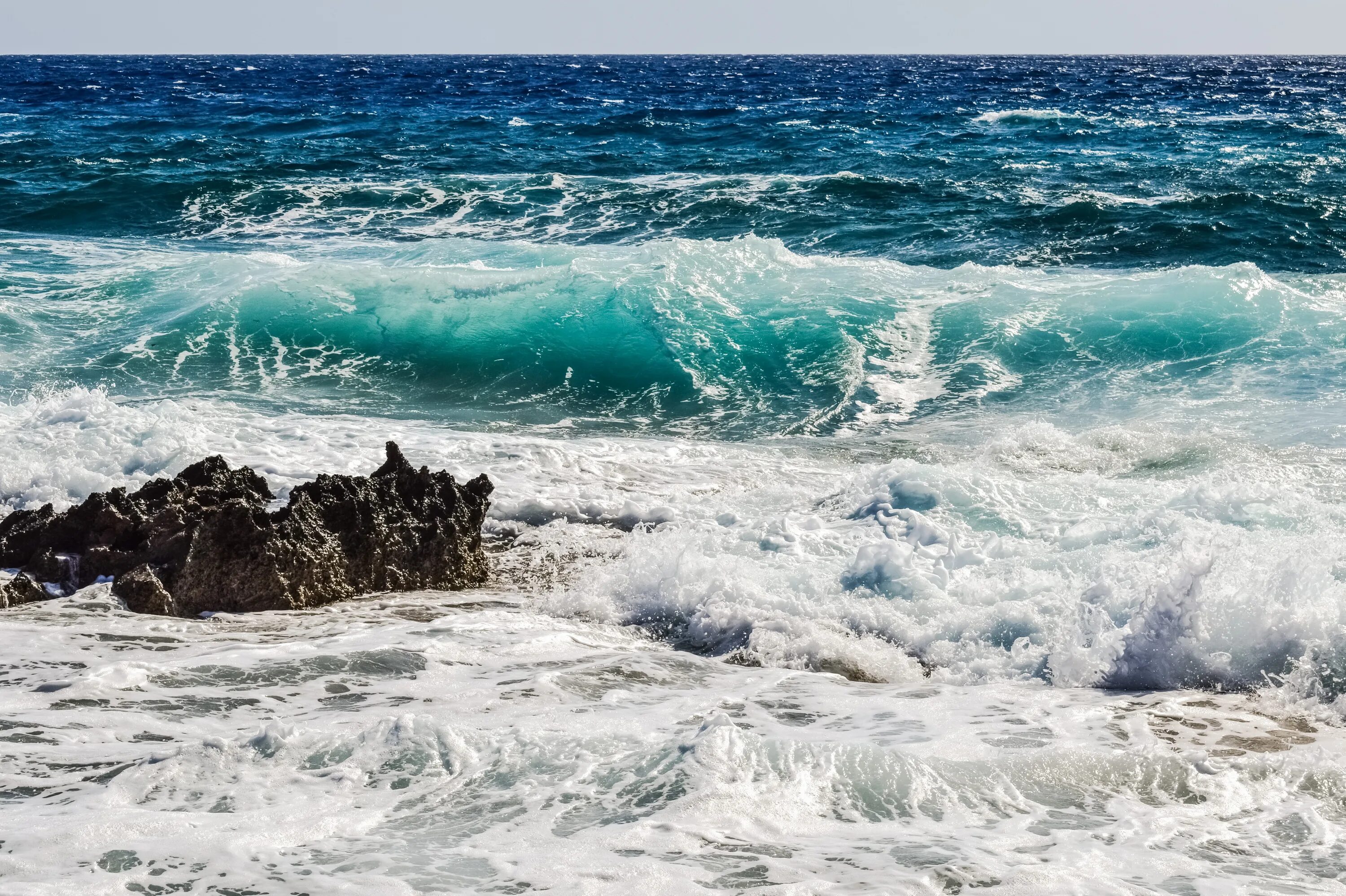 В океане есть волны. Море. Море, волны. Море Прибой. Океан волны.