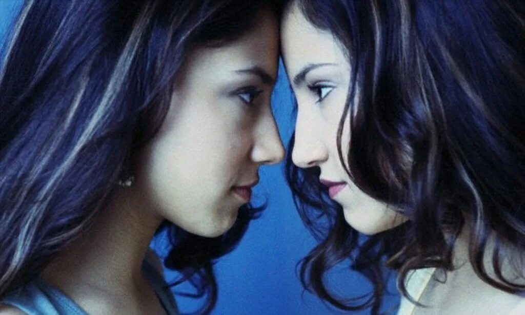 Девочки близнецы лесби. Lesbian twin sisters. Lesbian twin sisters. Lesbian twin sisters. Сестры lesbi.