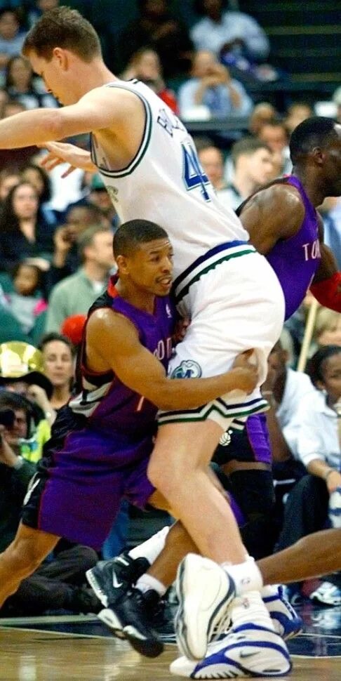 Баскетбол. Магси богз рост. He to basketball matches. Баскетбольный матч. Баскетбол.