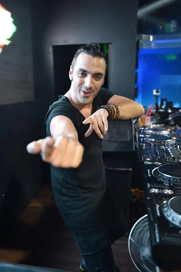 Ummet ozcan - smooth criminal. Ummet ozcan фото сейчас. Ummet ozcan фото. Ummet ozcan википедия. Уммет озкан фото.