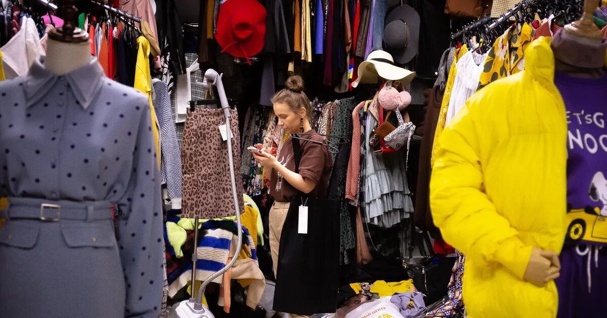 таганский ряд екатеринбург одежда. таганский ряд екб. шапки на таганском ряду. рынок на бебеля в екатеринбурге. рынок таганский ряд екатеринбург.