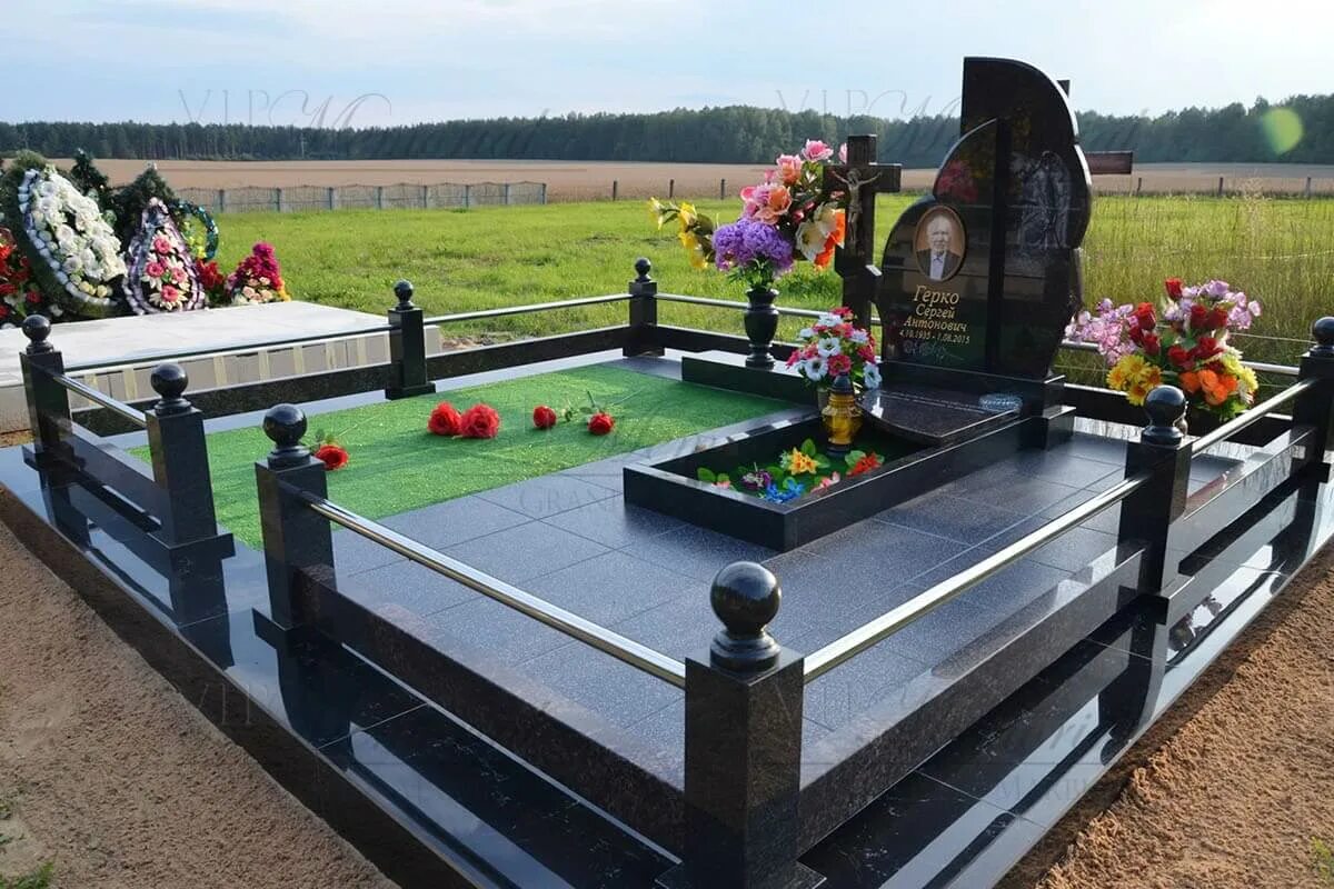Наилучшие памятники на кладбище. Красивые надгробия и памятники. Гранитный комплекс на могилу. Монумент из гранита. Памятники на кладбище.