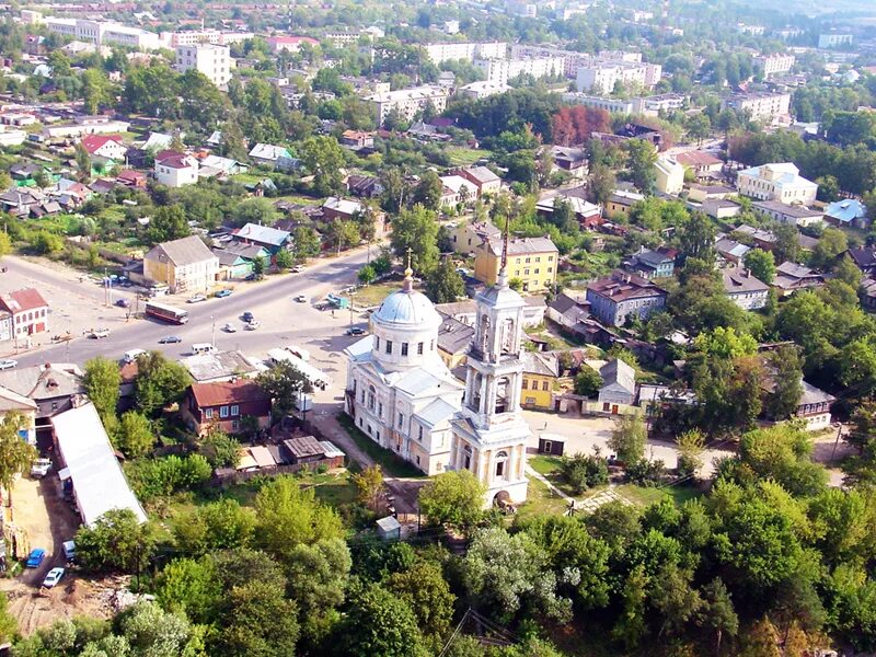 Население города торжок. Ильинская Церковь Торжок. Торжок колоннада. Торжок с птичьего полета. Торжок Тверская область население численность.