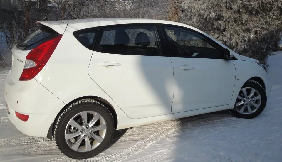 Шины зима хендай солярис. Solaris hatchback r16. солярис хэтчбек на 16 дисках. колеса r16 солярис хэтчбек. хендай солярис на 16 дисках хэтчбек.