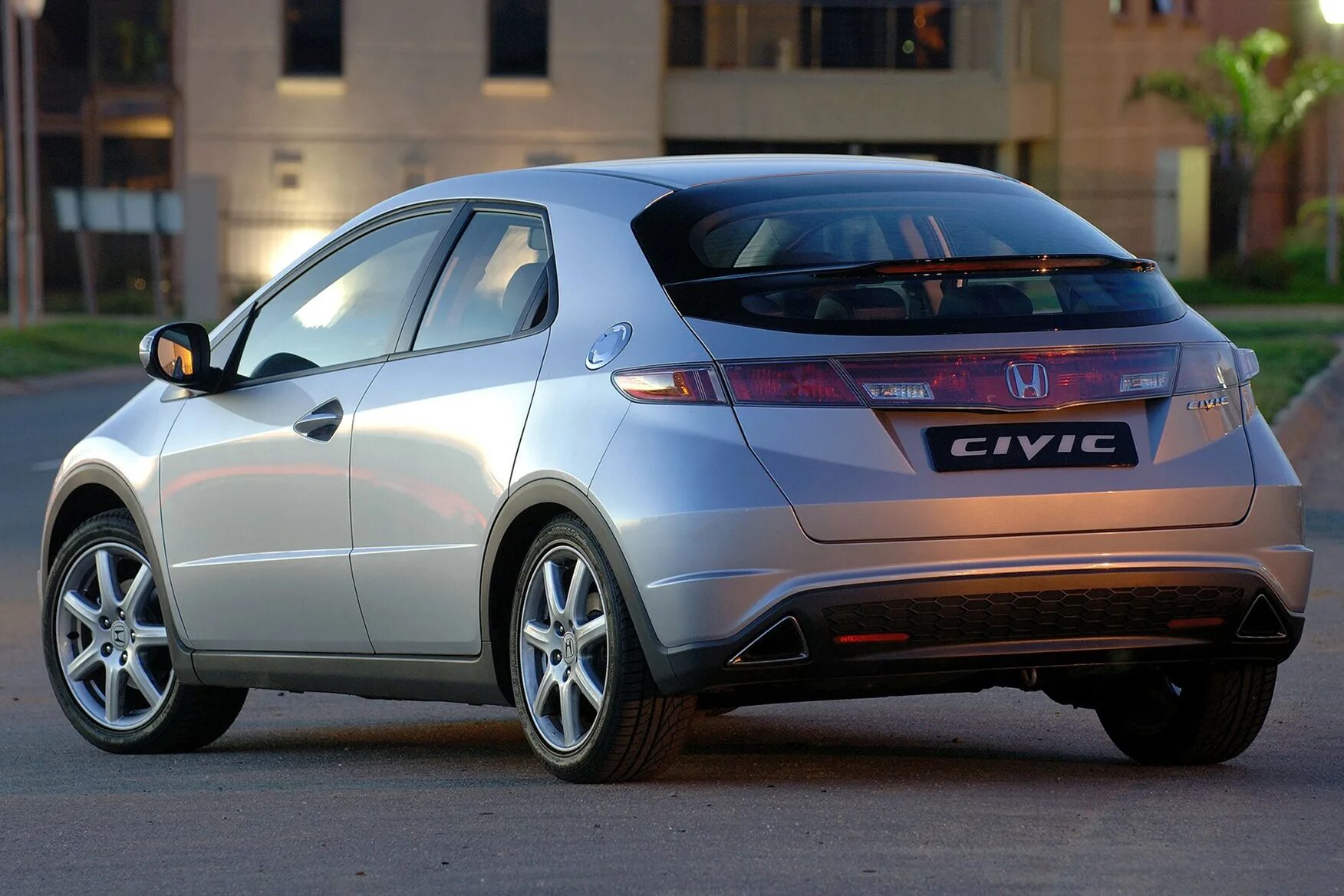 Хонда р 3. Honda Civic хэтчбек. Civic 2006 хэтчбек. Honda Civic 2006 Hatchback. Honda Civic 2010 хэтчбек.