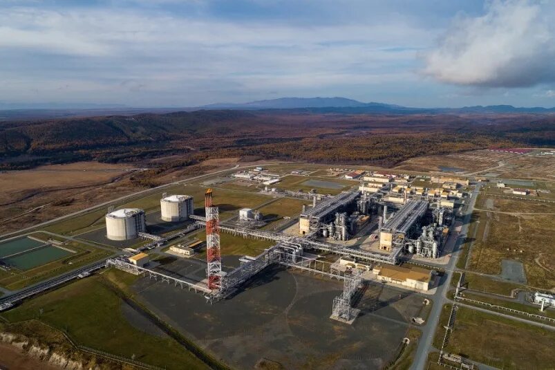 Сахалин-2 спг завод. Завод на сахалине по производству сжиженного газа. Сахалин энерджи завод спг. Спг-проекта «сахалин-2». Сахалин 2 завод.