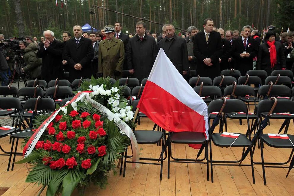 Гибель польского генерала. Лех Качиньский похороны. Похороны Леха Качиньского. Польское правительство разбилось.
