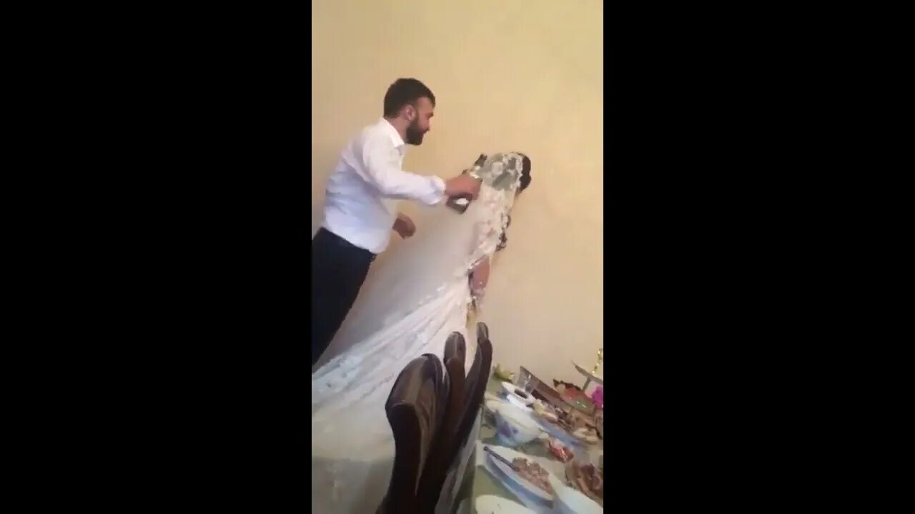 Жених на свадьбе показал видео. Ударил невесту на свадьбе. Жених ударил невесту на свадьбе. Позорная свадьба в Дагестане. Жених и невеста в Ингушетии.