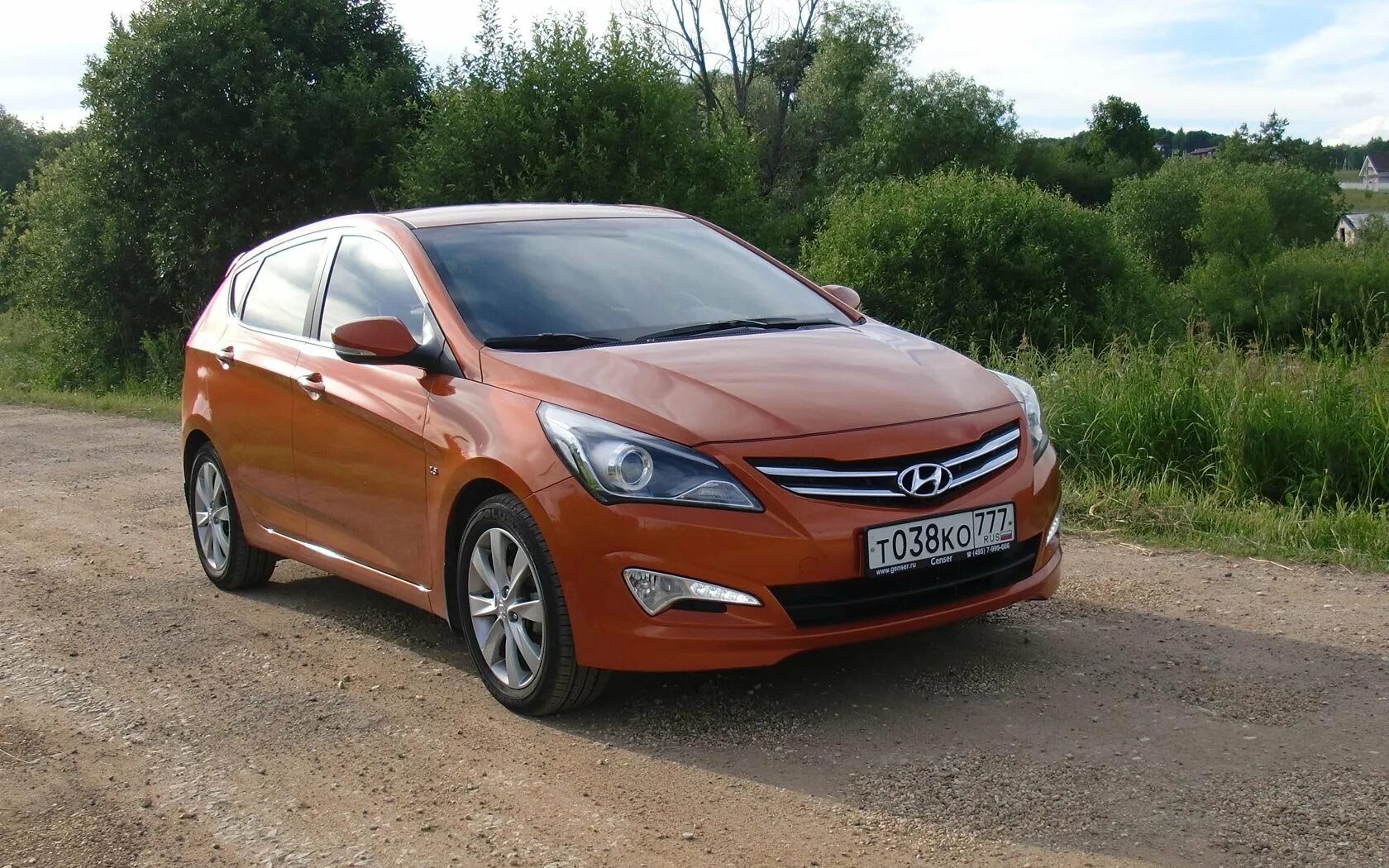 Купить солярис hs. Хендай Солярис хэтчбек 2014. Hyundai Solaris 2014 хэтчбек. Toyota Solaris 2014. Hyundai Solaris седан/хэтчбек 2014.