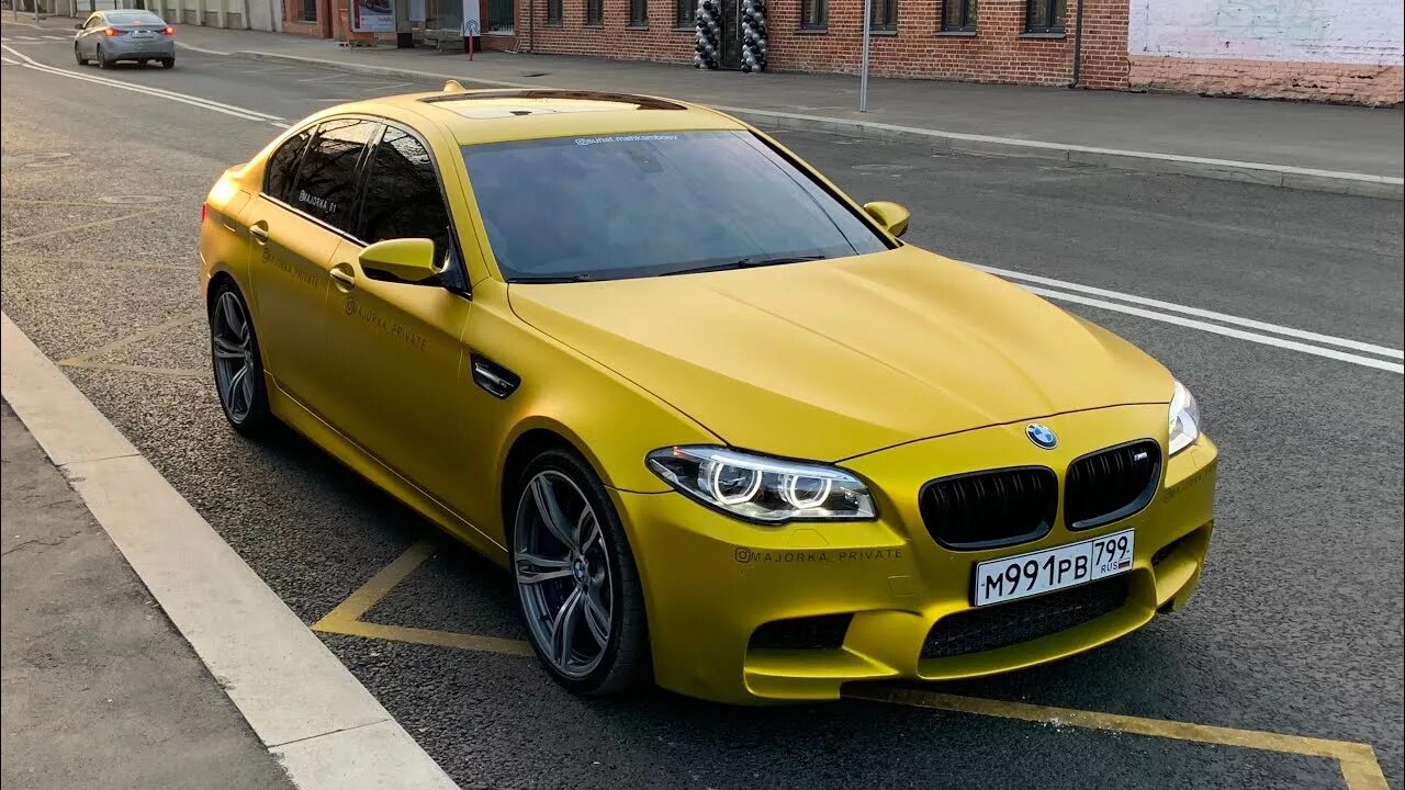 Золотая м5. БМВ м5 ф10 Золотая. BMW m5 Majorka Золотая. Золотая БМВ Majorka м5. BMW m5 f90 Золотая.