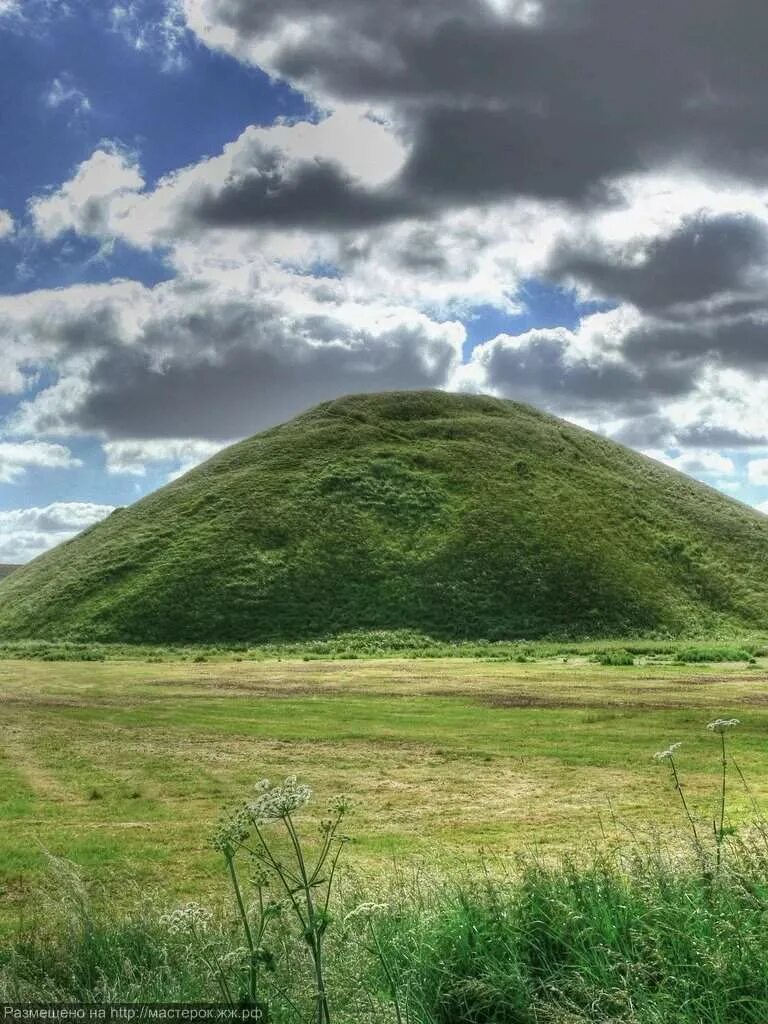 Картинка холма. Силбери-Хилл. Пирамида Силбери Хилл. Курган Силбери. Курган возвышенность.