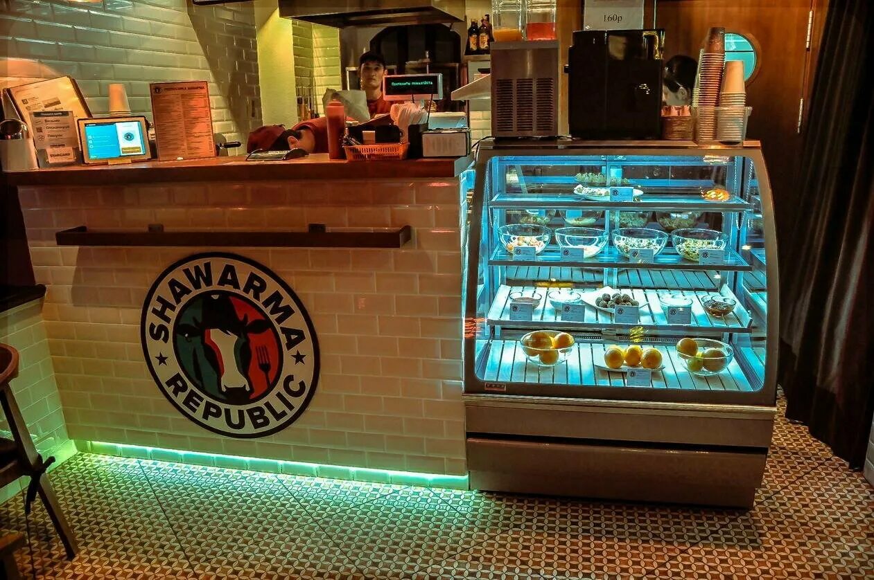 Подача шаурмы. Shawarma москва. Shawarma москва. Shawarma bar ресторан москва. Шаурма маршал гриль.