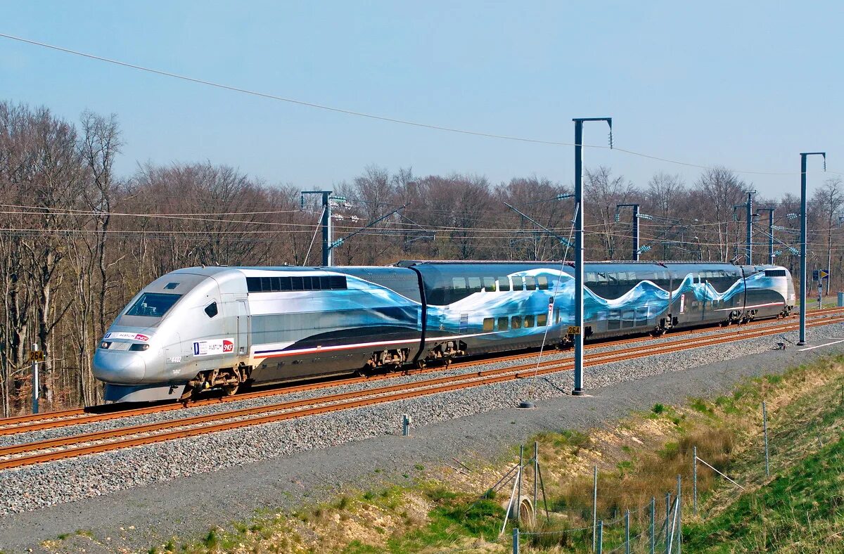 French train. TGV POS v150. Франция, TGV POS – 574 км/ч. Поезд ТЖВ Франция. Французский поезд TGV.