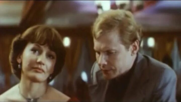 Человек который закрыл город 1982. Человек который закрыл город постер. Виталий соломин в молодости. Фильм с волковой в доме отдыха 1982 г. Вита́лий мефо́дьевич соло́мин.