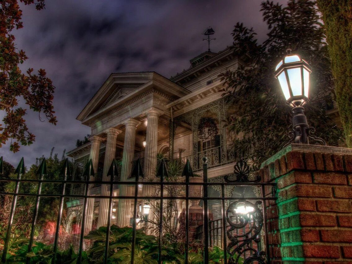 Haunted Mansion Disney. Haunted Mansion Disneyland. Disney Haunted Mansion Conservatory. Haunted Mansion 2023. Haunted mansion 2