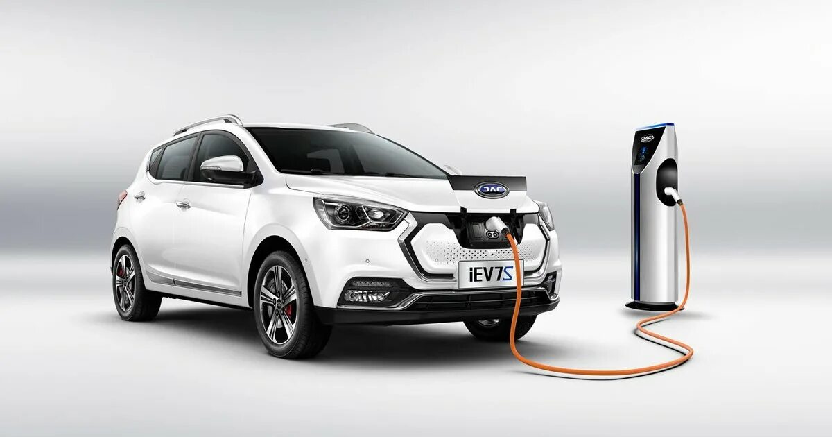 Электрические автомобили отзывы. Nissan leaf 1. Ниссан лиф электромобиль 2013 года. Электрический ниссан leaf. Электрические автомобили отзывы.