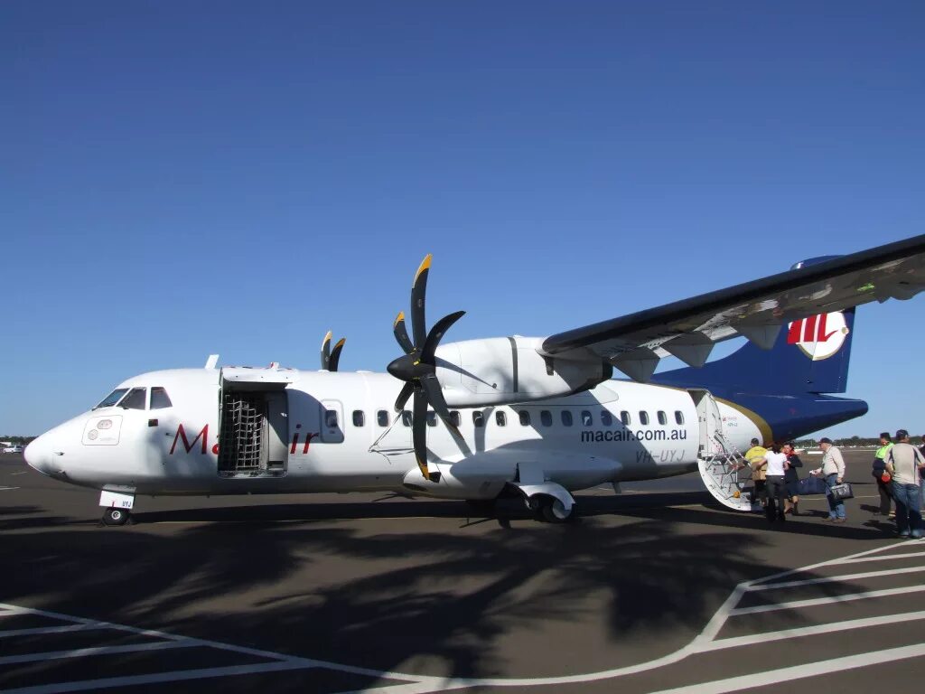 Атр 42. ATR 42-500. ATR 42 Cargo. ATR-42 турбовинтовой самолет. ATR ATR 42‑500.