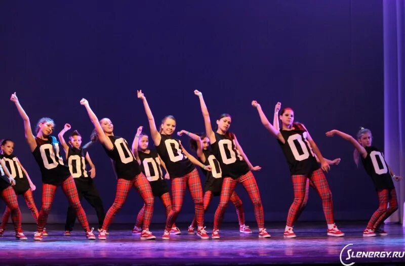 Dancing mix. Танцевальная студия dance mix. коллектив микс данс. дэнс микс танцы. студия современного танца форма.