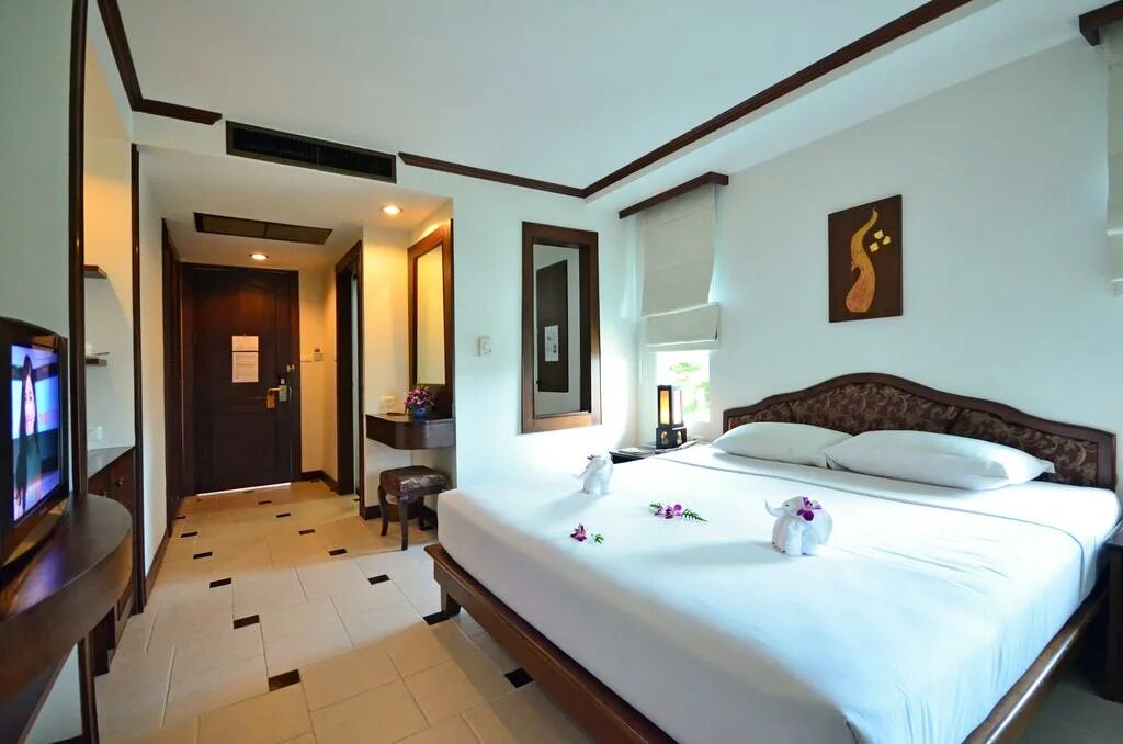 Kata palm resort & spa 3*. велком джомтьен бич. Favorite place hotel 3 kata. Garden home kata 3 пхукет. Baan karon resort 3 пхукет.