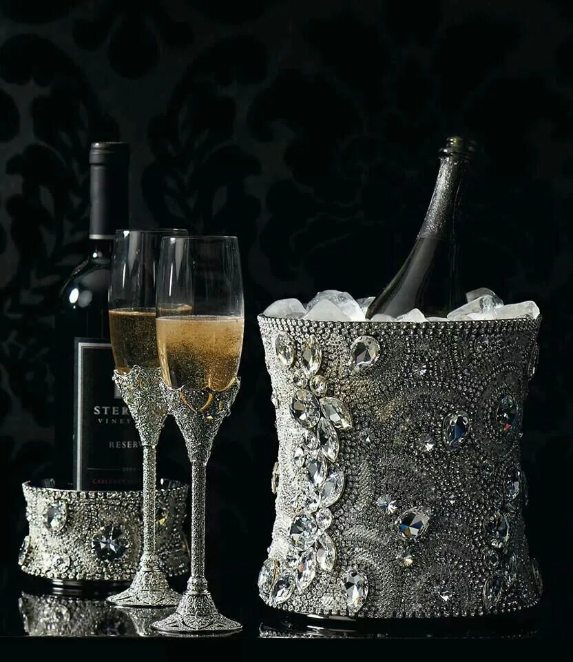 Хрусталь и шампанское. Шампейн кристалл. итальянские бокалы glamour champagne. драгоценности и шампанское.