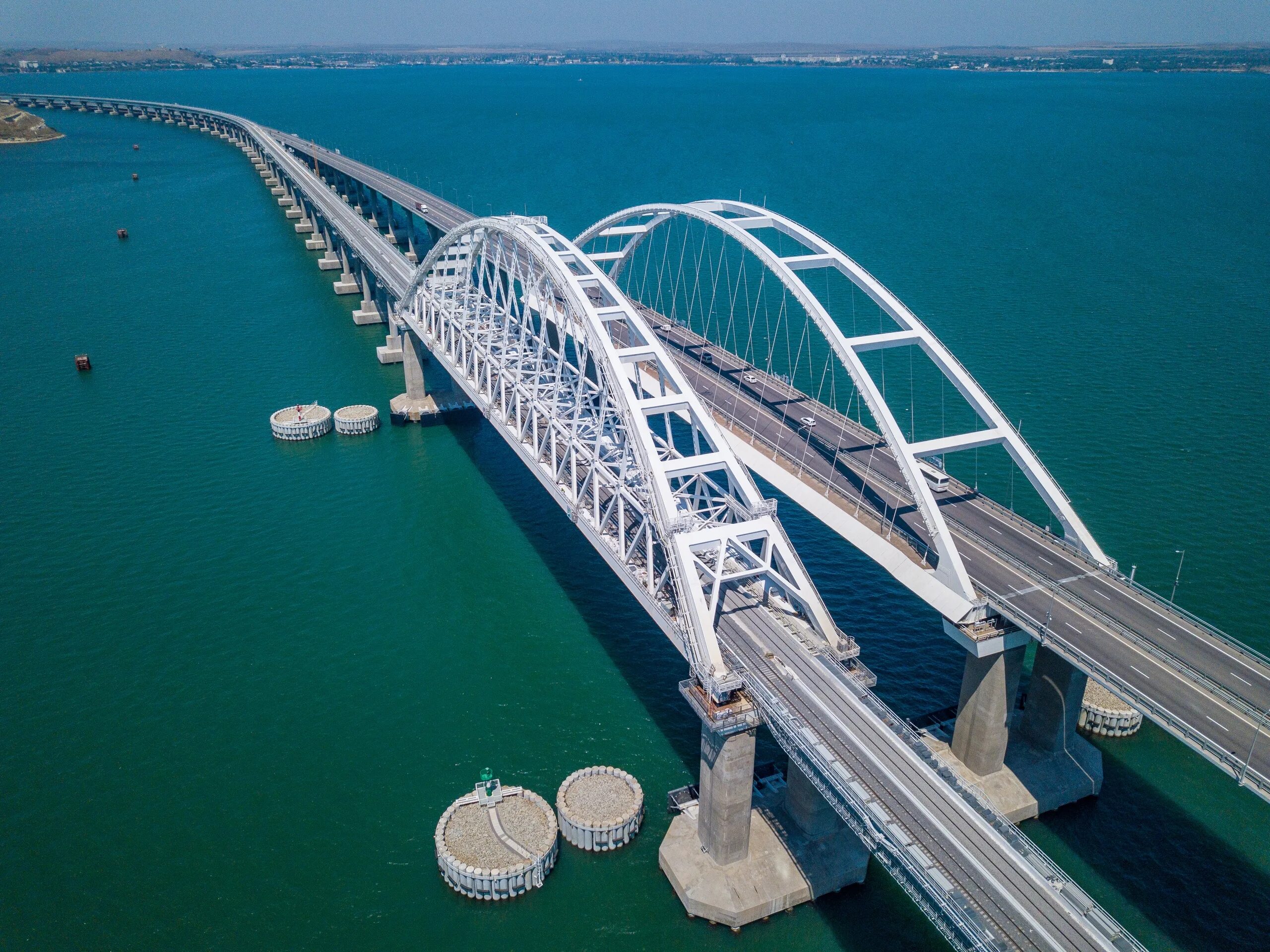 Сколько лет крымскому мосту. Мост через Керченский пролив. Крымский (Керченский) мост. Крымский мост Керчь. Мост в Крыму через Керченский пролив.