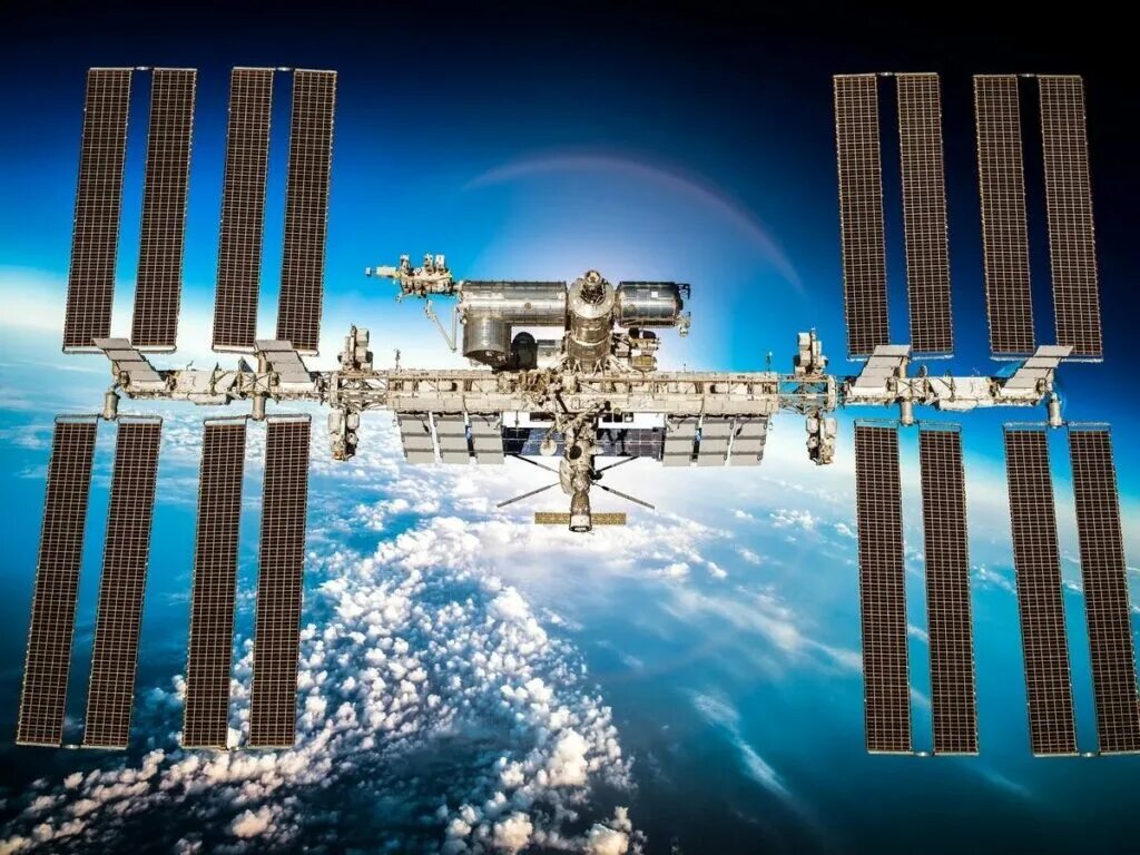 Сколько орбитальных станций в космосе. Международная Космическая станция ISS. МКС Интернациональная станция. МКС станция Космическая 2021. МКС 2020.