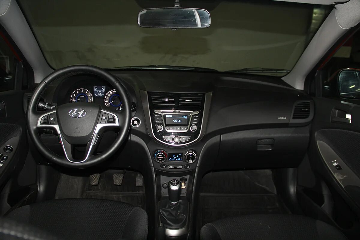 Hyundai solaris 2013 салон. Solaris 2011 салон. Hyundai solaris 2010. Хендай солярис салон. Hyundai solaris 2012.