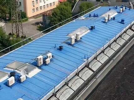 Работы на крыше здания