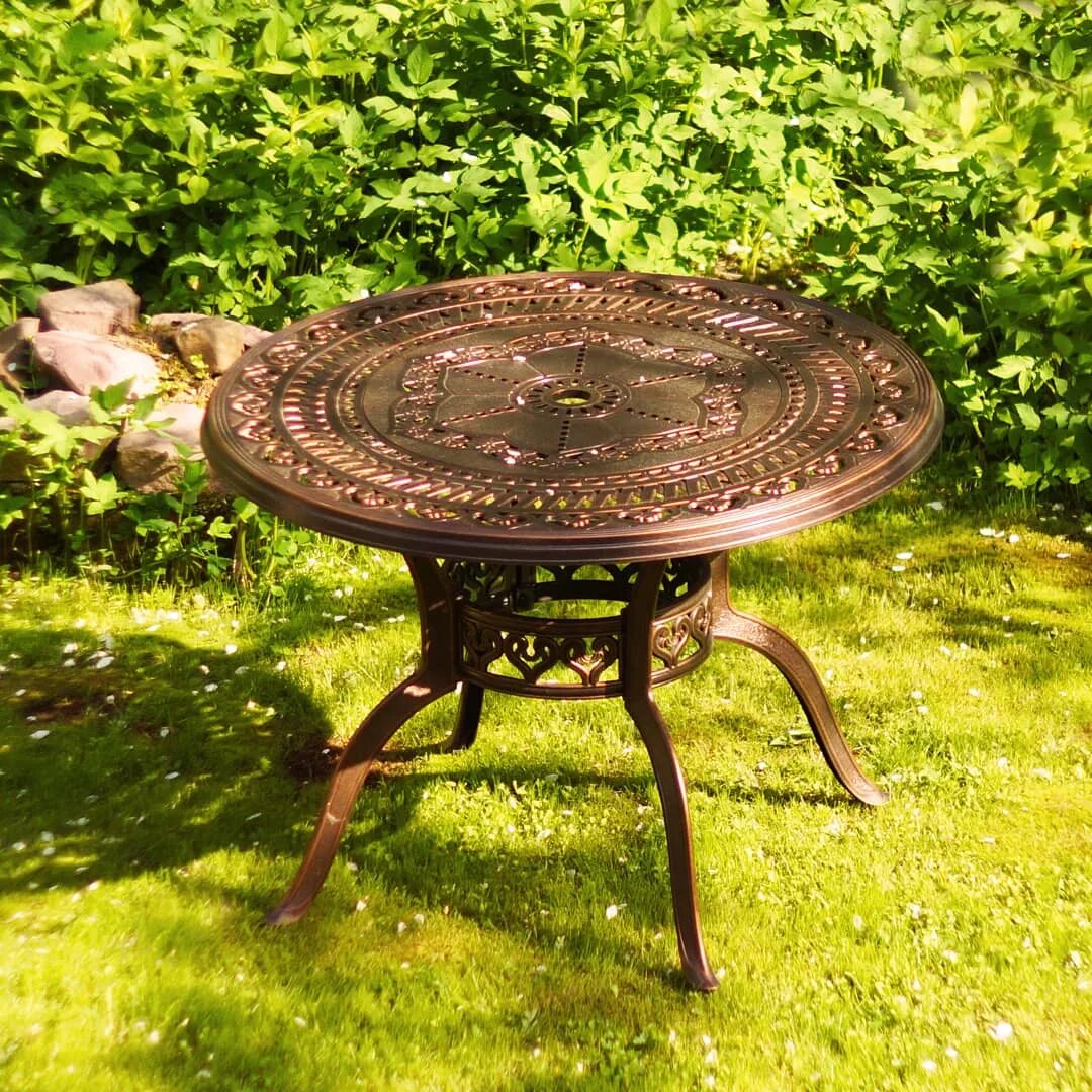 Чугунные столики. Чугунный садовый столик. Чугунный столик для дачи. Садовый столик из чугуна. Столик садовый металлический.