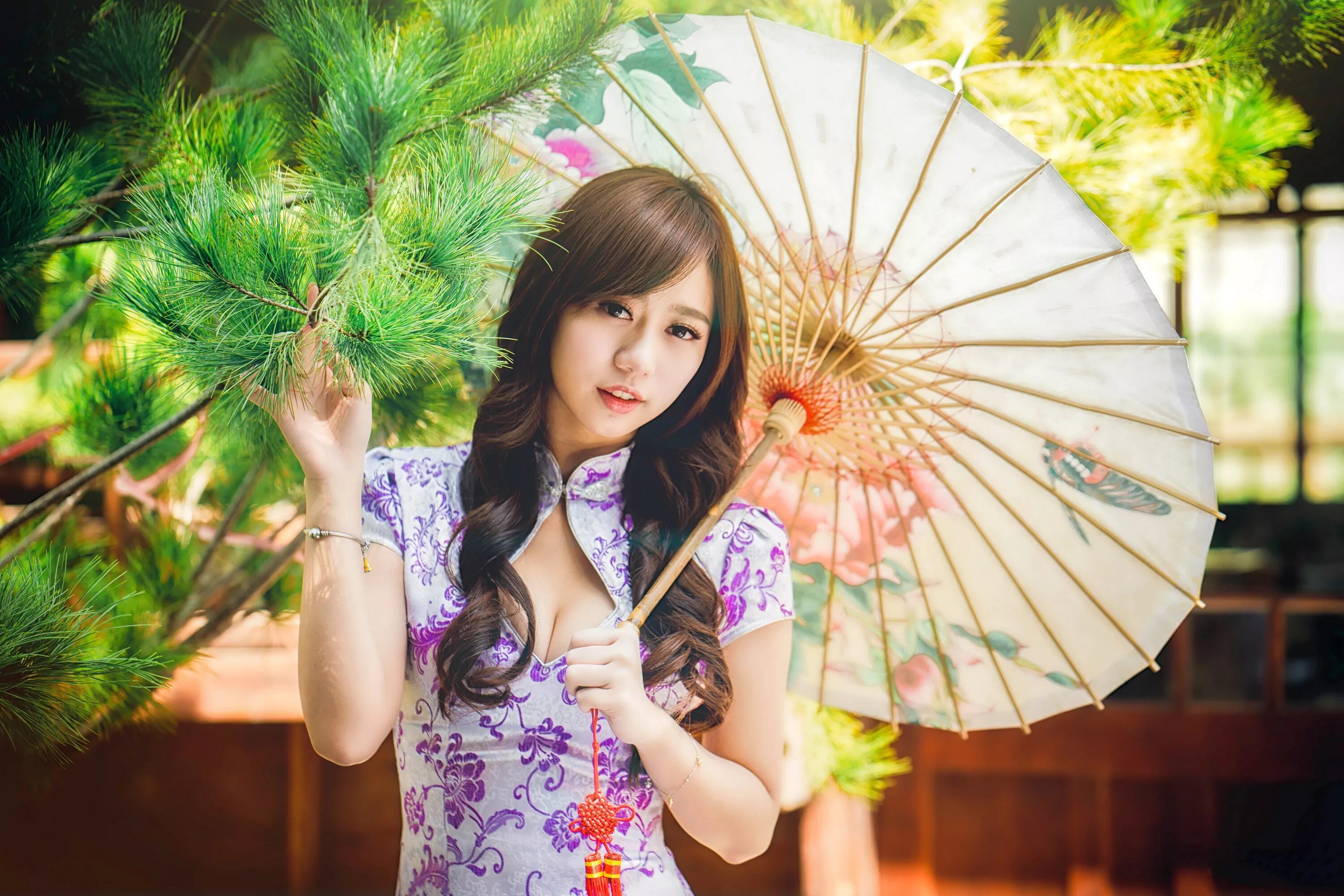 Видео показала китаянка. Японская девушка. Красивые японки. Красивые японские девушки. Японка с зонтом.
