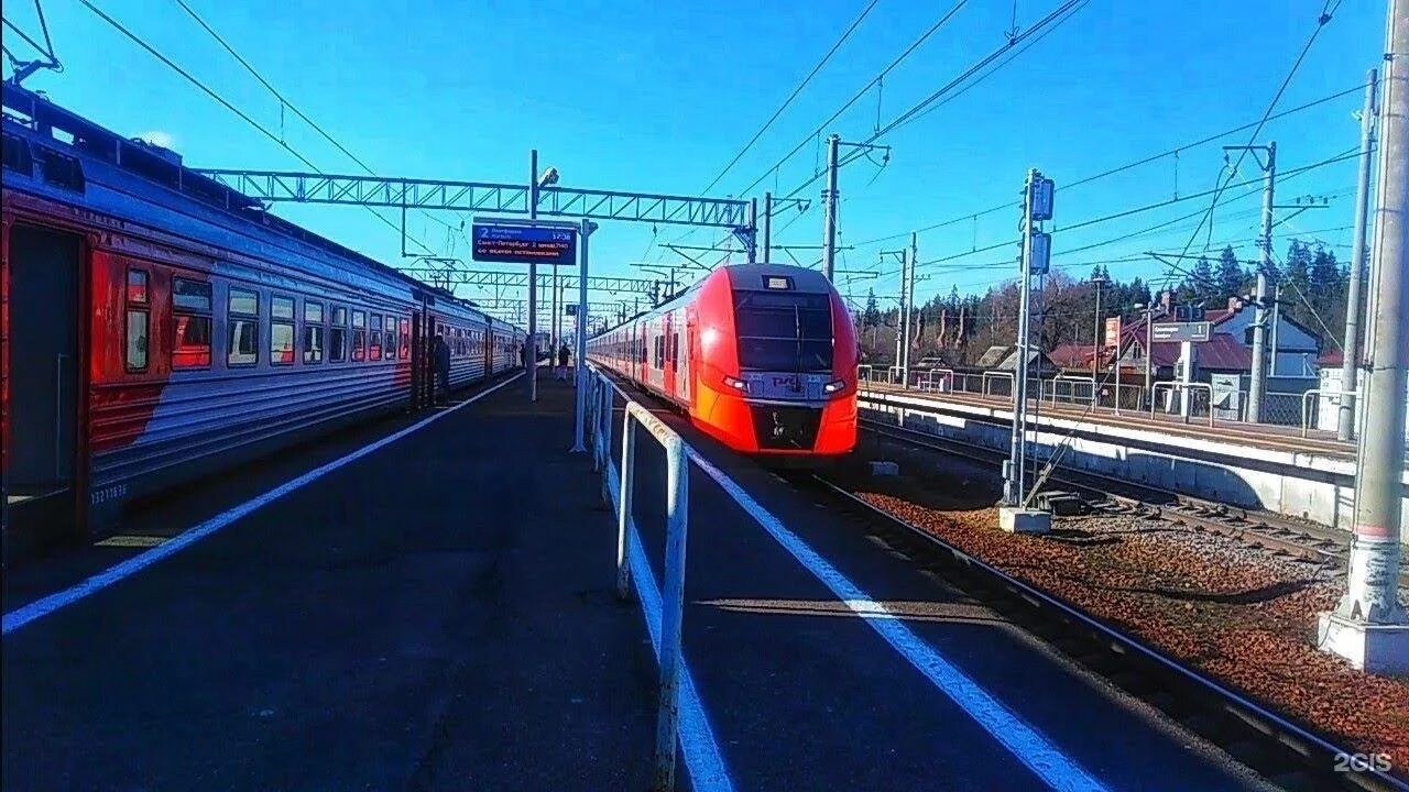 Выборг вокзал электрички. Поезд ласточка финляндский вокзал. ласточка поезд выборг. финляндский вокзал выборг ласточка. поезд ласточка спб выборг.