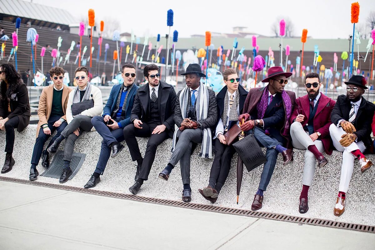 Модные люди. Pitti immagine uomo во флоренции. стильные люди. много стильных людей. много людей в модной одежде.