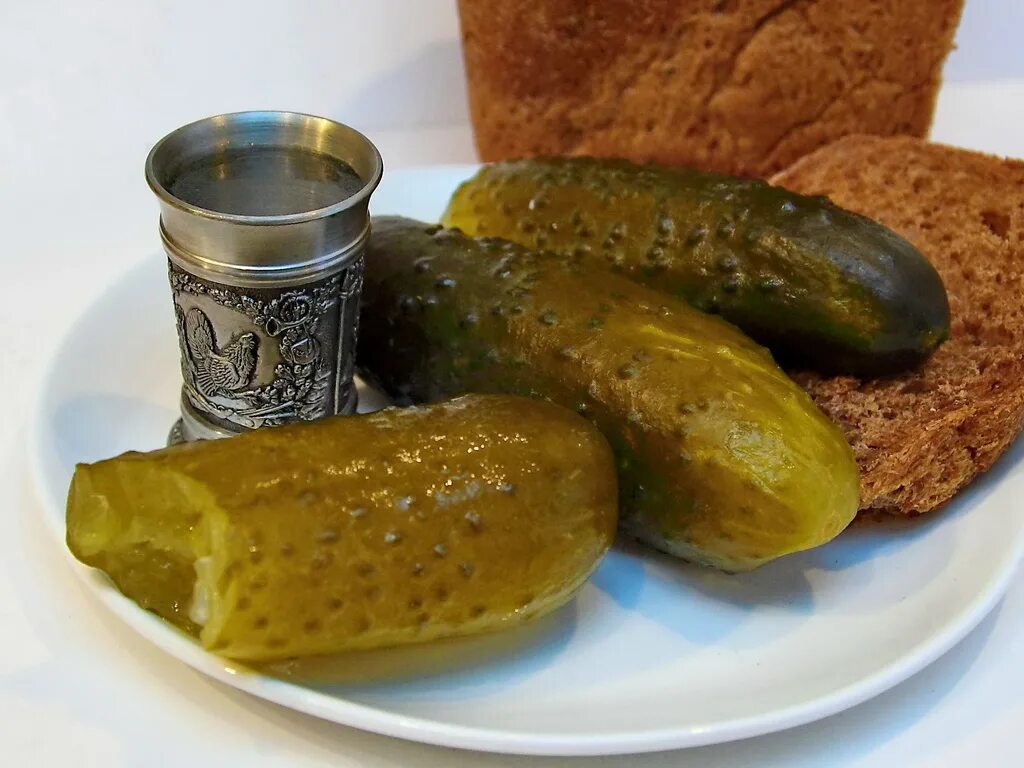 Соленые огурцы с черным хлебом рецепт