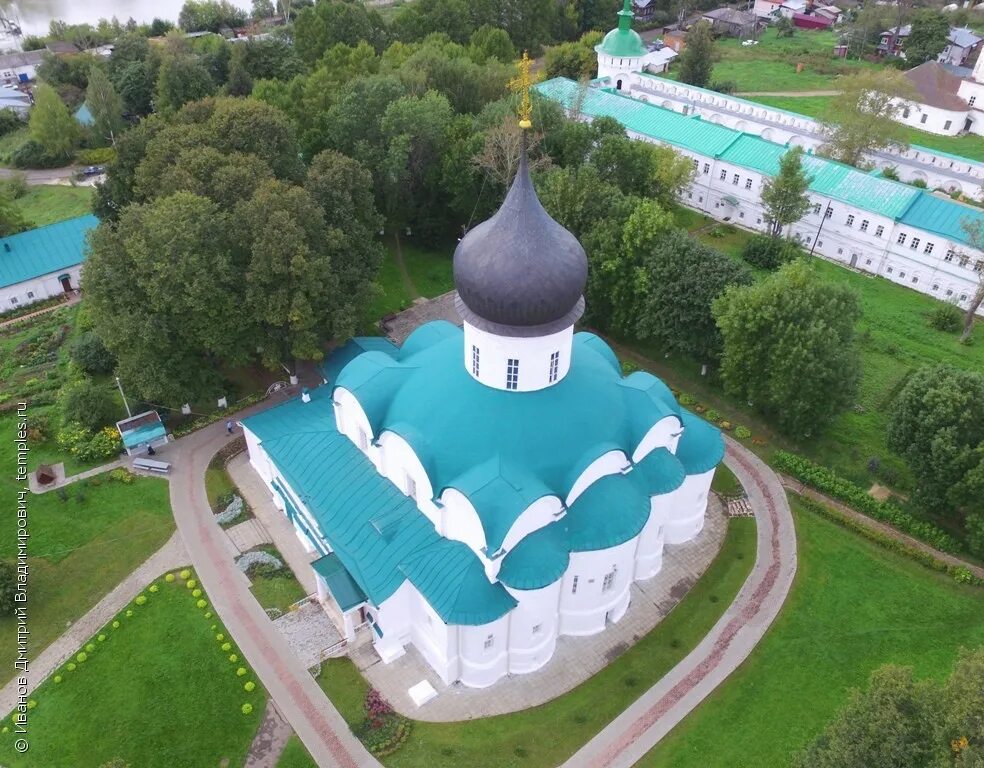 Г александров храм. Троицкий собор в Александрове Владимирской области. Город Александров Успенский монастырь. Успенский монастырь г Александров Владимирской. Троицкий собор Александрова Слобода.