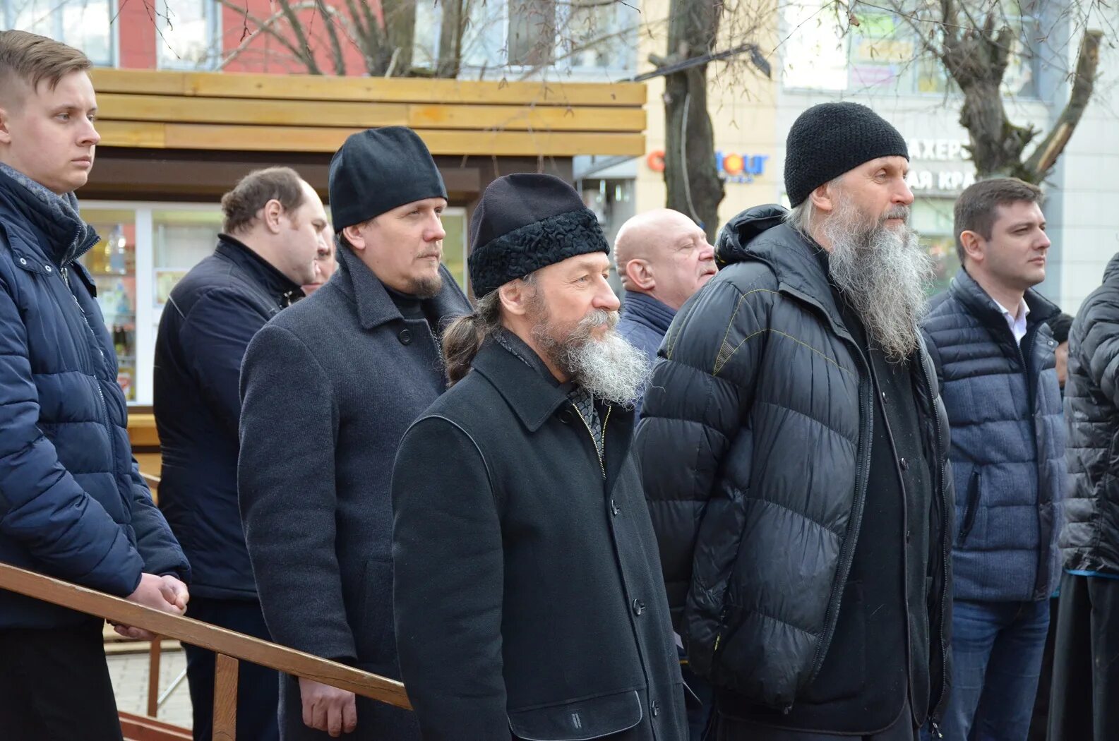 Ермоген зюзино. Церковь Ермогена Симферопольский бульвар. Храм Ермогена в Зюзино. Храм Ермогена в Гольяново. Храм в честь священномученика Ермогена.