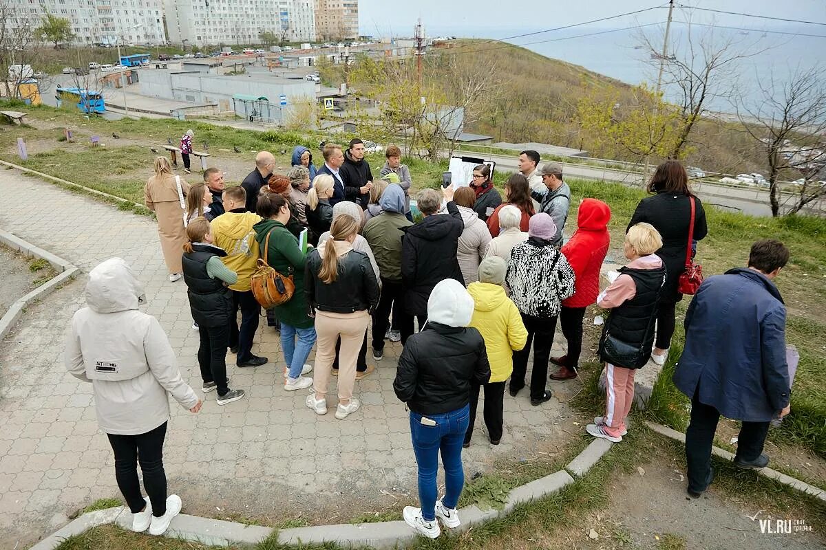 Добровольского 13 Владивосток. Сквер на Добровольского Владивосток. Стройка Владивосток района. Тихая Владивосток район.