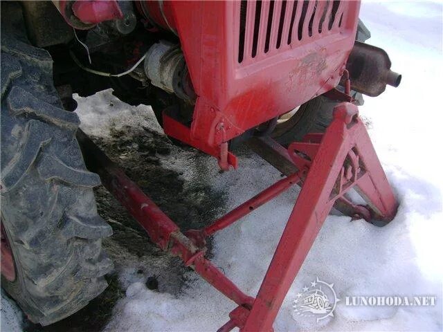 Снегоуборщик 16. Трактор т 16 передняя навеска. Навеска на трактор т 16. Т-16 трактор навесное оборудование. Отвал на т16.