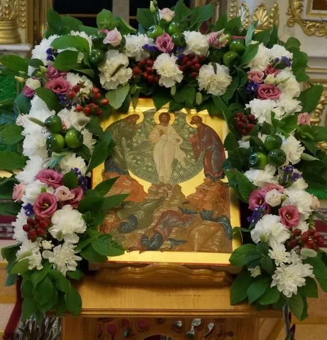 Икона преображение в храме. Современная икона преображения христова в храме. Икона в церкви преображение. Икона преображение в храме. Елизаветинский монастырь иконы.