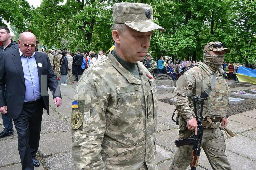 Где живут родители сырского генерала