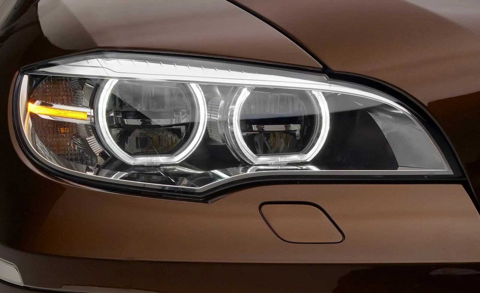 Led фары BMW x5 e70. Лед фары на БМВ х5 е70. Лед фары БМВ е71. X5 e70 led фары.