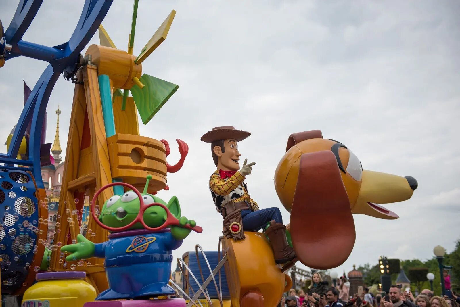 Диснейленд Париж аттракционы. Парижский Диснейленд аттракционы. Disneyland Paris аттракционы. Диснейленд Париж карусели.