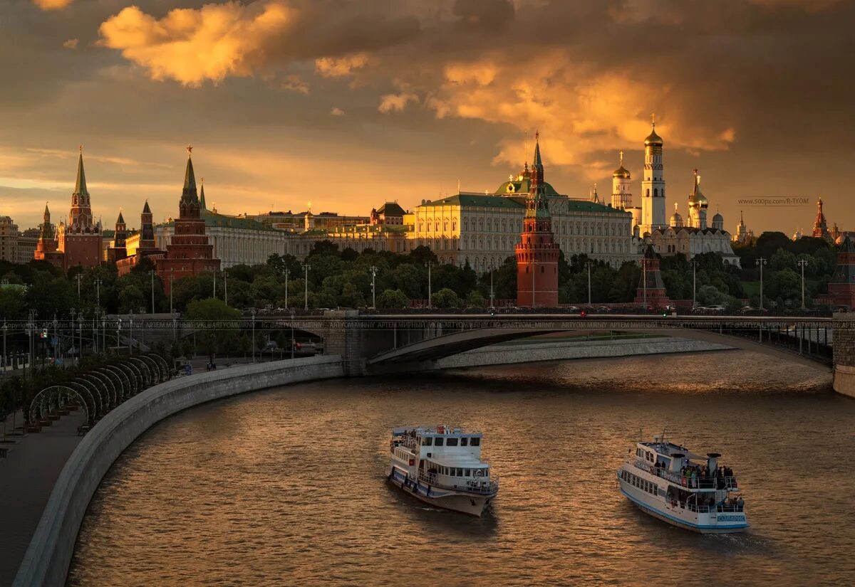 Кремлевские города россии 4. Город Москва Кремль. Кремлёвские города России. Кремль днем. Фотограф в Кремле.