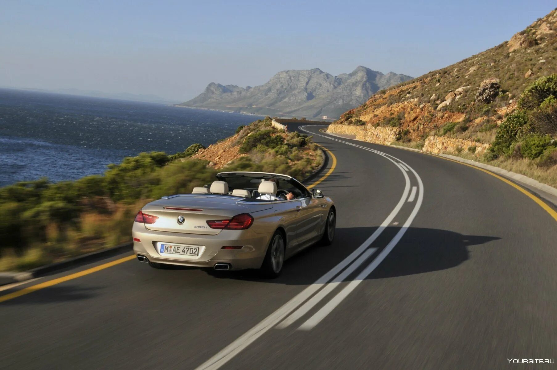 БМВ 6 gt. BMW Cabrio California. Машина на дороге. Машина едет по дороге. Автомобиль едет по дороге проезжая 24 метра