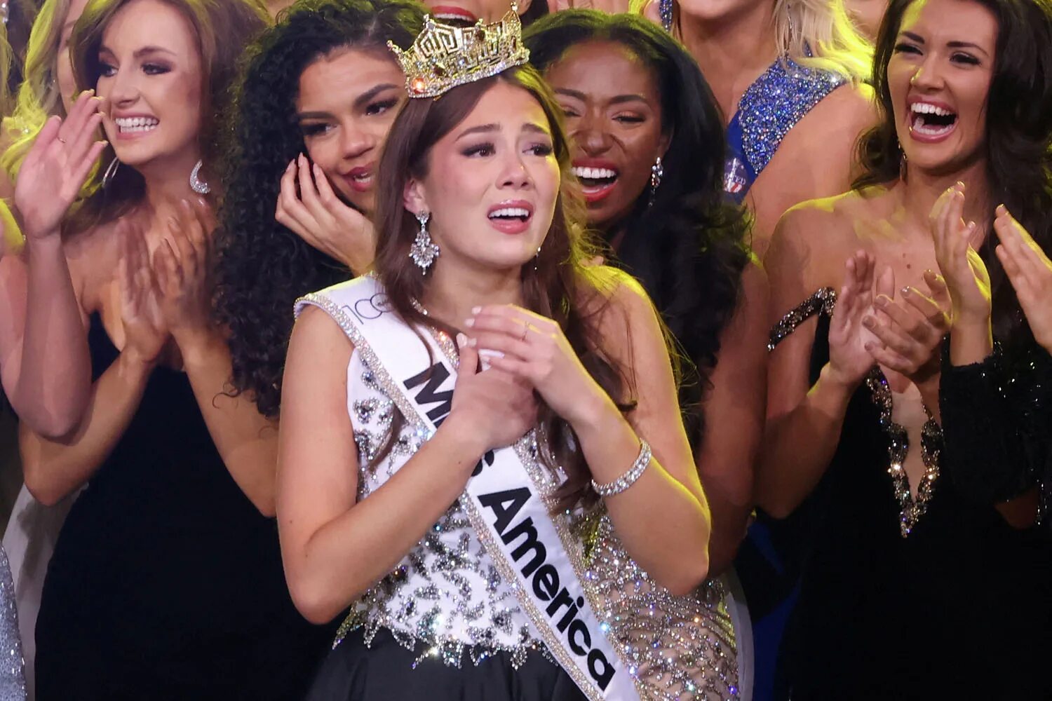 Кто победил а больших девочках. Мисс Америка 2022. Мисс Америка 2022 - Emma Broyles, Miss Alaska. Мисс Америка 2022 победительница.