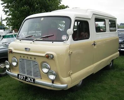 File:Atlas van with side windows first registered September 1959 948cc.JPG ...