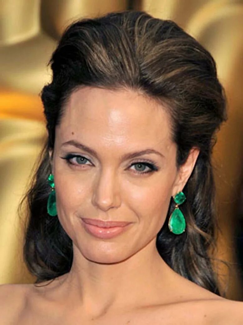 Анджелина Джоли. Стрижки Анджелины Джоли. Анджелина Джоли фото. Анджелина Джоли прически волосы.