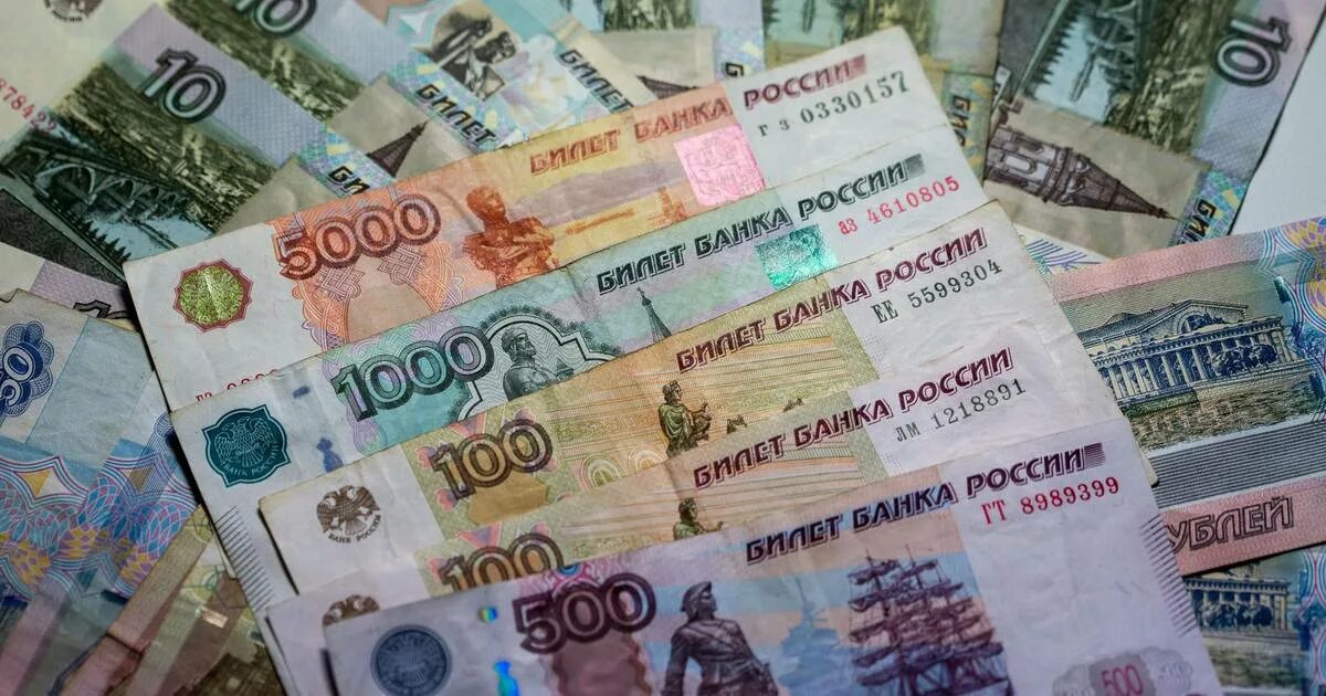 Какие валюты рубля. Национальная валюта России. Российский рубль. Современные деньги. Российская валюта купюры.